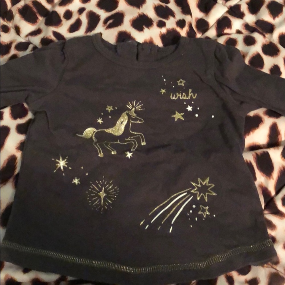 Gray long sleeve shirt